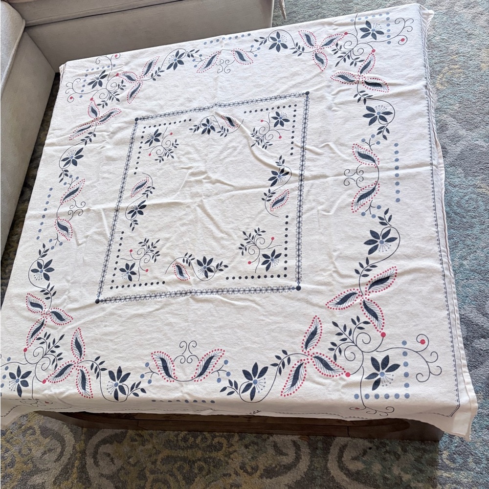 Rare Find: Floral Linen Tablecloth The Galicia-Portugal Border Collection